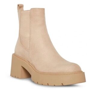 Madden Girl Suede Chelsea Boots Size 9 Ivory